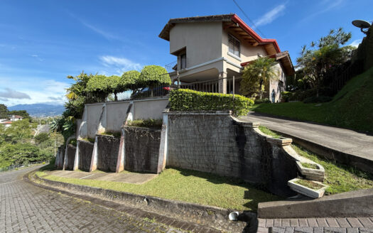 Hermosa Casa con Vista Espectacular, en Condominio muy Exclusivo y Seguro en Mata de Plátano, Goicoechea COD 141652