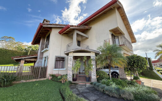 Hermosa Casa con Vista Espectacular, en Condominio muy Exclusivo y Seguro en Mata de Plátano, Goicoechea COD 141652