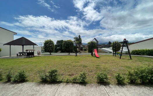 Hermosa Casa en Condominio Seguro y Diversas Amenidades, en La Trinidad de Moravia COD 141745