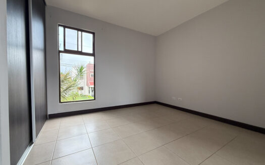 Hermosa Casa en Condominio Seguro y Diversas Amenidades, en La Trinidad de Moravia COD 141745