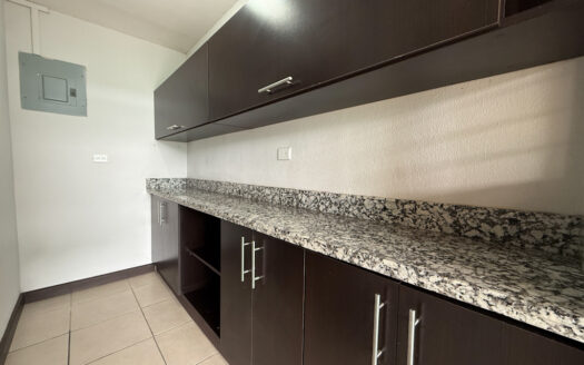 Hermosa Casa en Condominio Seguro y Diversas Amenidades, en La Trinidad de Moravia COD 141745