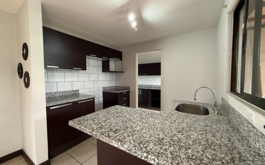 Hermosa Casa en Condominio Seguro y Diversas Amenidades, en La Trinidad de Moravia COD 141745