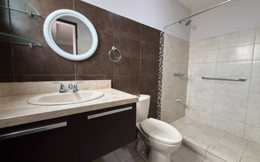 Hermosa Casa en Condominio Seguro y Diversas Amenidades, en La Trinidad de Moravia COD 141745