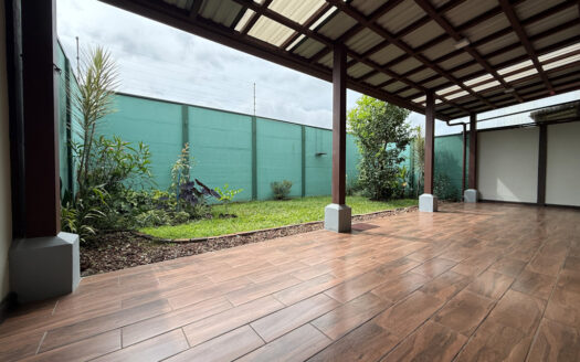 Hermosa Casa en Condominio Seguro y Diversas Amenidades, en La Trinidad de Moravia COD 141745