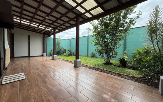 Hermosa Casa en Condominio Seguro y Diversas Amenidades, en La Trinidad de Moravia COD 141745