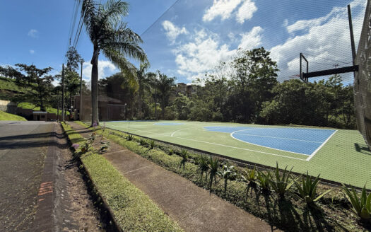 Hermosa Casa con Vista Espectacular, en Condominio muy Exclusivo y Seguro en Mata de Plátano, Goicoechea COD 141652