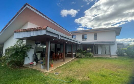 Casa En Alquiler En Hacienda Espavel, Condominio Exclusivo Con Apartamento Independiente.COD.143693