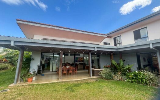 Casa En Alquiler En Hacienda Espavel, Condominio Exclusivo Con Apartamento Independiente.COD.143693