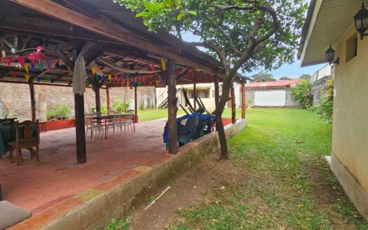 Casa Tipo Quinta En Venta En Río Segundo De Alajuela De Una Planta Y Gran Terreno con 5 Habitaciones y 10 Parqueos. COD. 143730
