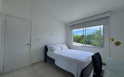 Curridabat: Amplia Casa en Condominio Barlovento con 4 Habitaciones + 3 parqueos con 224 Metros de Construcción. #142718