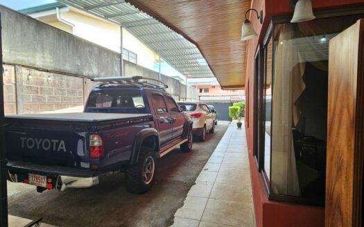 Casa En Venta En El Roble De Alajuela De Una Planta Con 4 Habitaciones Y Precio De Oportunidad. COD. 142319