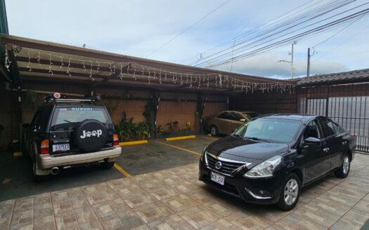 Casa Tipo Quinta En Venta En Río Segundo De Alajuela De Una Planta Y Gran Terreno con 5 Habitaciones y 10 Parqueos. COD. 143730