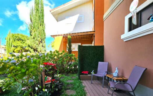 Rebajada! Tres Ríos: Amplia Casa en Venta en Condominio La Floresta con 4 Habitaciones + 4 Parqueos con 254 Metros de Construcción. #142693