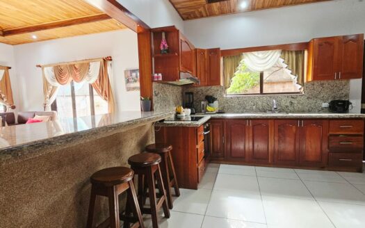 Casa En Venta En El Roble De Alajuela De Una Planta Con 4 Habitaciones Y Precio De Oportunidad. COD. 142319