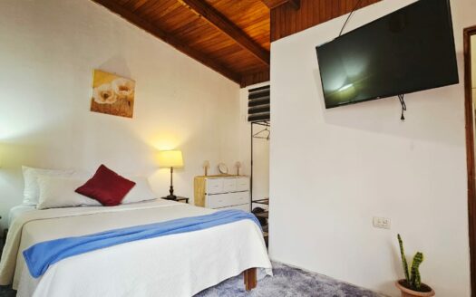 Casa Tipo Quinta En Venta En Río Segundo De Alajuela De Una Planta Y Gran Terreno con 5 Habitaciones y 10 Parqueos. COD. 143730