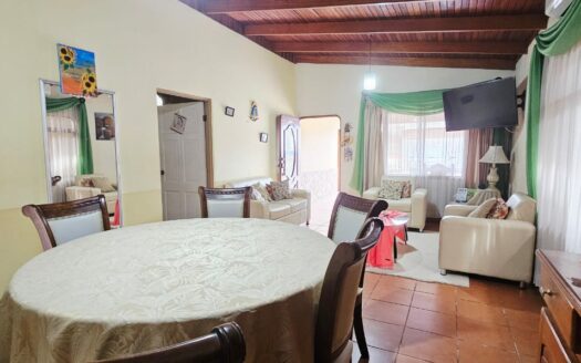 Casa Tipo Quinta En Venta En Río Segundo De Alajuela De Una Planta Y Gran Terreno con 5 Habitaciones y 10 Parqueos. COD. 143730