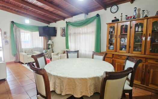 Casa Tipo Quinta En Venta En Río Segundo De Alajuela De Una Planta Y Gran Terreno con 5 Habitaciones y 10 Parqueos. COD. 143730