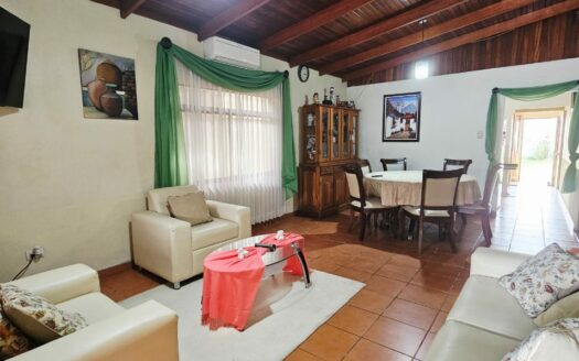 Casa Tipo Quinta En Venta En Río Segundo De Alajuela De Una Planta Y Gran Terreno con 5 Habitaciones y 10 Parqueos. COD. 143730