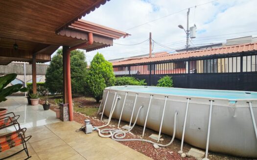 Casa En Venta En El Roble De Alajuela De Una Planta Con 4 Habitaciones Y Precio De Oportunidad. COD. 142319