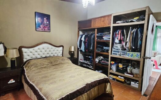 Casa Tipo Quinta En Venta En Río Segundo De Alajuela De Una Planta Y Gran Terreno con 5 Habitaciones y 10 Parqueos. COD. 143730