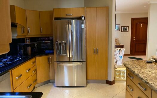 Rebajada! Tres Ríos: Amplia Casa en Venta en Condominio La Floresta con 4 Habitaciones + 4 Parqueos con 254 Metros de Construcción. #142693