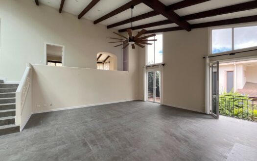 San Juan de la Unión: Amplia Casa en Colinas de Montealegre con Lote de 851 Metros. #142704