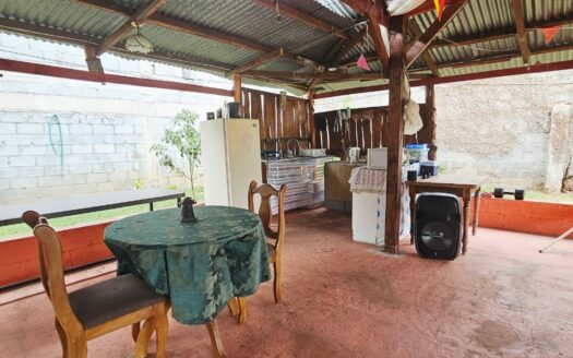 Casa Tipo Quinta En Venta En Río Segundo De Alajuela De Una Planta Y Gran Terreno con 5 Habitaciones y 10 Parqueos. COD. 143730