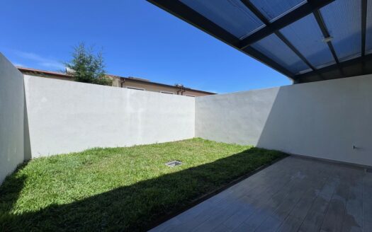 Tres Ríos: Casa en Condominio a Estrenar con 3 Habitaciones + Oficina/4ta Habitación. Entrega Julio 2026. #142536