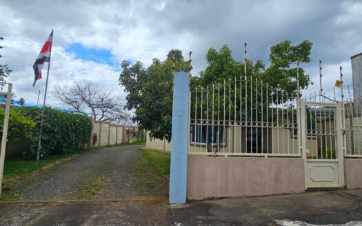 Casa En Venta En San Isidro De Una Planta Con Amplio Terreno Y Precio De Oportunidad. COD. 142370