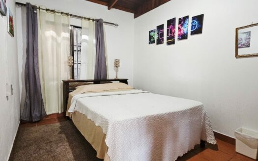 Casa Tipo Quinta En Venta En Río Segundo De Alajuela De Una Planta Y Gran Terreno con 5 Habitaciones y 10 Parqueos. COD. 143730