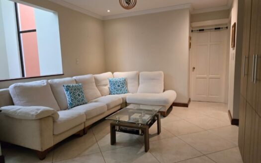 Rebajada! Tres Ríos: Amplia Casa en Venta en Condominio La Floresta con 4 Habitaciones + 4 Parqueos con 254 Metros de Construcción. #142693