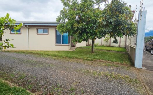 Casa En Venta En San Isidro De Una Planta Con Amplio Terreno Y Precio De Oportunidad. COD. 142370