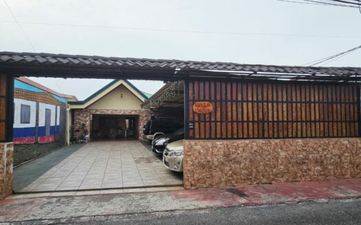 Casa Tipo Quinta En Venta En Río Segundo De Alajuela De Una Planta Y Gran Terreno con 5 Habitaciones y 10 Parqueos. COD. 143730