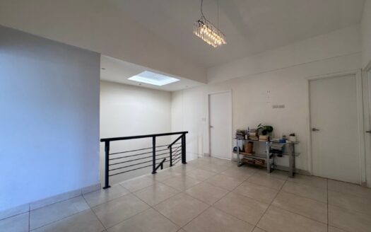 Curridabat: Amplia Casa en Condominio Barlovento con 4 Habitaciones + 3 parqueos con 224 Metros de Construcción. #142718