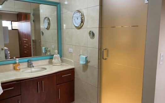 Rebajada! Tres Ríos: Amplia Casa en Venta en Condominio La Floresta con 4 Habitaciones + 4 Parqueos con 254 Metros de Construcción. #142693