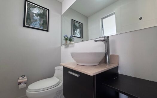 Curridabat: Amplia Casa en Condominio Barlovento con 4 Habitaciones + 3 parqueos con 224 Metros de Construcción. #142718