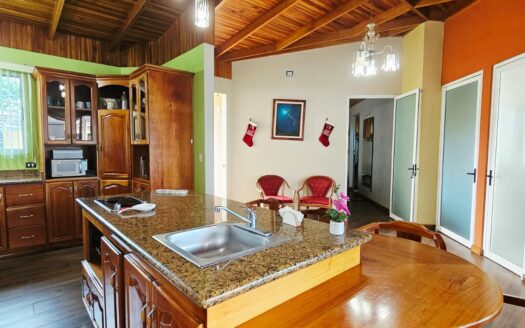 Casa En Venta En San Isidro De Una Planta Con Amplio Terreno Y Precio De Oportunidad. COD. 142370