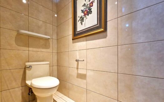 Rebajada! Tres Ríos: Amplia Casa en Venta en Condominio La Floresta con 4 Habitaciones + 4 Parqueos con 254 Metros de Construcción. #142693