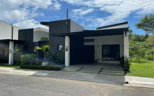 Casa moderna en Hacienda Verde – Playa Jacó – Piscina privada, lista para disfrutar Cod. 142220