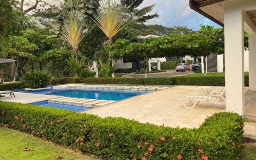 Casa moderna en Hacienda Verde – Playa Jacó – Piscina privada, lista para disfrutar Cod. 142220