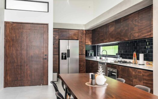 Casa moderna en Hacienda Verde – Playa Jacó – Piscina privada, lista para disfrutar Cod. 142220