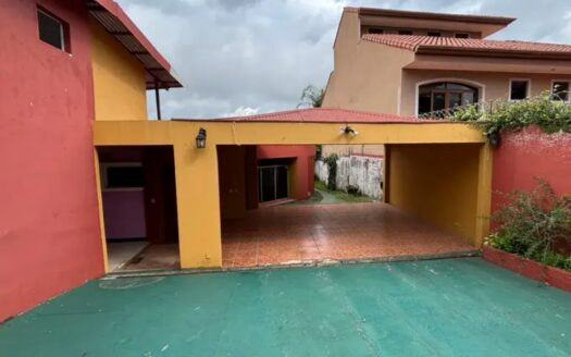 ¡REMATE BANCARIO! Oportunidad de Casa de Una Planta con Local Comercial y Amplio Terreno de 600 m2 en Tambor de Alajuela. COD. 143779