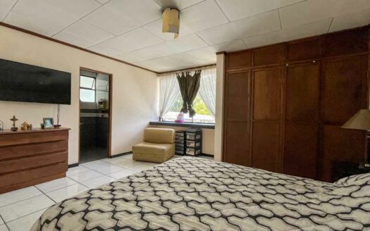 Casa en venta en San Antonio de Desamparados, ideal para vivienda o uso comercial COD#142618