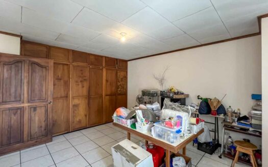 Casa en venta en San Antonio de Desamparados, ideal para vivienda o uso comercial COD#142618