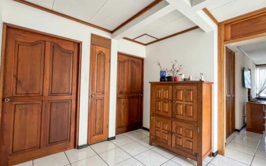 Casa en venta en San Antonio de Desamparados, ideal para vivienda o uso comercial COD#142618