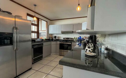 Casa en venta en San Antonio de Desamparados, ideal para vivienda o uso comercial COD#142618