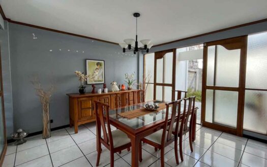 Casa en venta en San Antonio de Desamparados, ideal para vivienda o uso comercial COD#142618