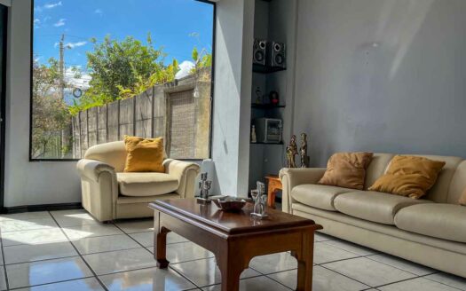 Casa en venta en San Antonio de Desamparados, ideal para vivienda o uso comercial COD#142618