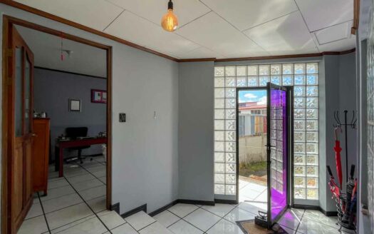 Casa en venta en San Antonio de Desamparados, ideal para vivienda o uso comercial COD#142618