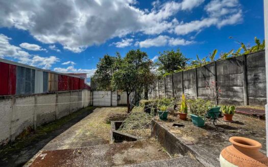 Casa en venta en San Antonio de Desamparados, ideal para vivienda o uso comercial COD#142618